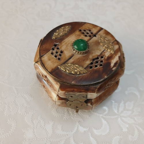Jewelry boxes set of 2 like new, bone and brass decorative elements