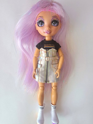 Rainbow High Amethyst Ray doll like new