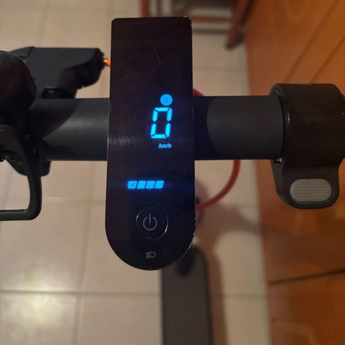 Xiaomi Electric Scooter 4 Go like new with helmet