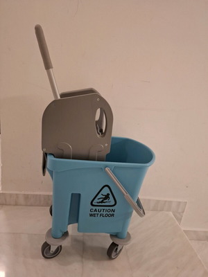 Professional mop bucket 25lt with press and wheels new