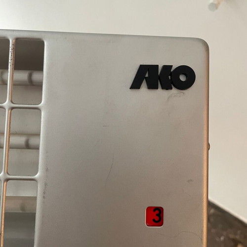 AKO Halogen Wall-mounted Heater like new, 3 heating levels