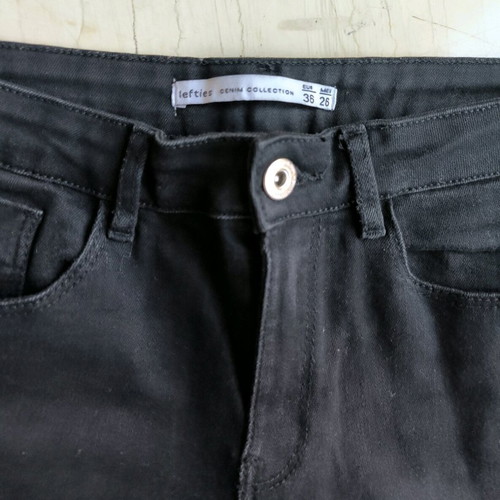 Black skinny jeans with white stripes from Lefties like new