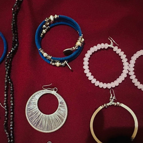 Set of 7 pairs of earrings, bracelet & necklace