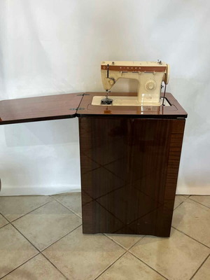 Singer Fashion Mate vintage sewing machine cabinet 1970s