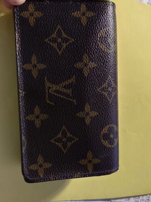 Louis Vuitton Wallet authentic like new