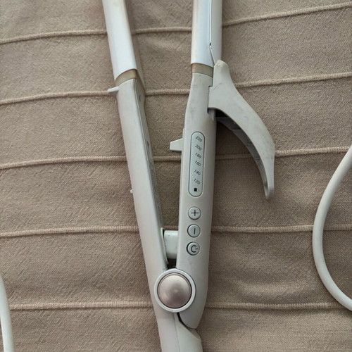 Izzy hair straightener and curler used