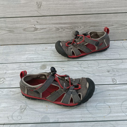 Keen N 32.5 Unisex Sandals like new, red