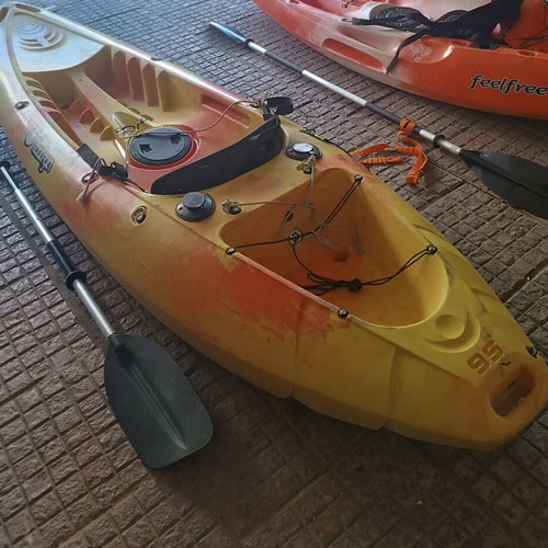 Tootega Pulse 95 Kayak like new with paddle and seat