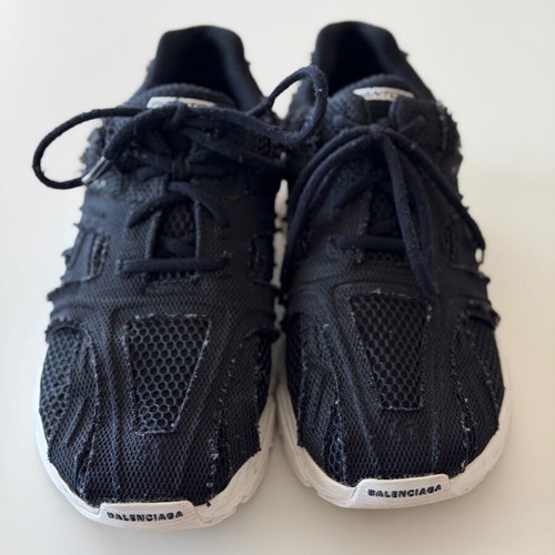 Balenciaga Phantom Sneakers size 41 like new, black