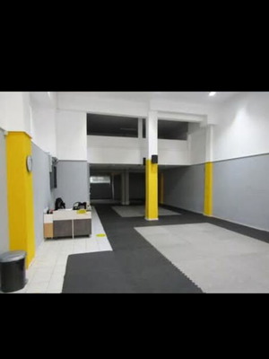 Κατάστημα ανακαινισμένο 228 τ.μ. με ημιόροφο, κεντρική τοποθεσία