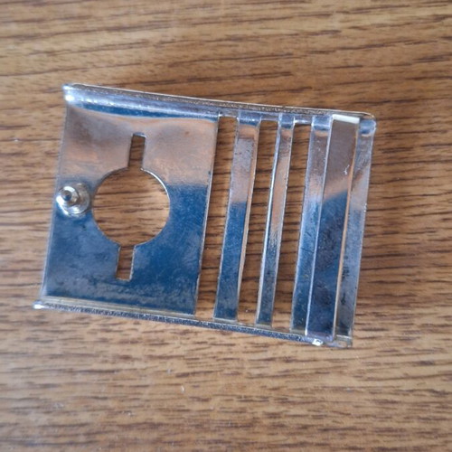 Stainless steel belt buckle used, 6 cm length and 4 cm width