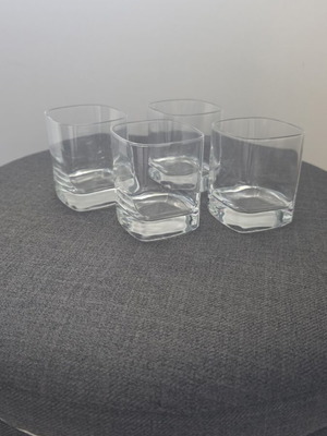 Whisky glasses set of 4 with modern square design