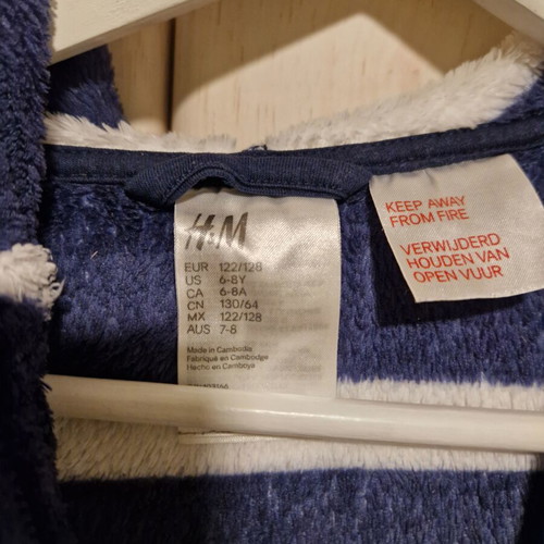 H & M children's bathrobe like new, age 6-8 years