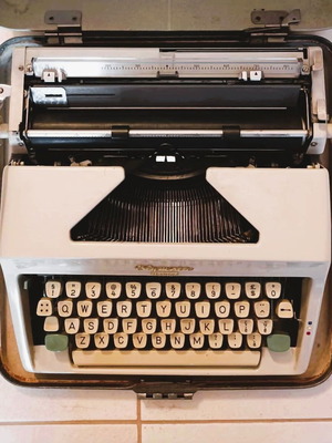 Olympia Monica typewriter used with case