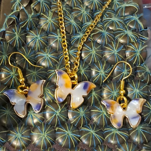 Jewelry set with colorful butterfly and gold metal elements