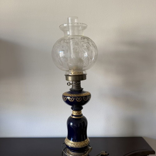 Vintage lamp with floral decoration