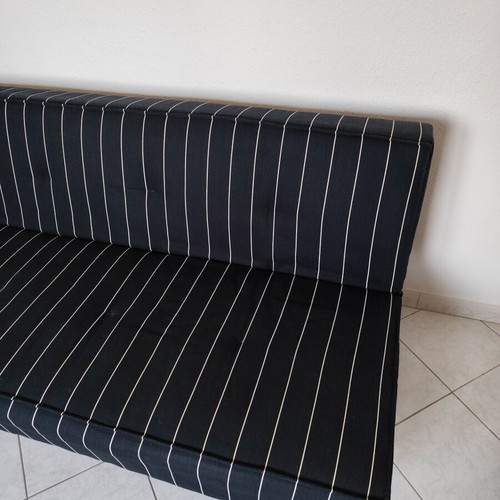 Striped sofa bed like new, 110x190 cm, easy opening, black matte legs