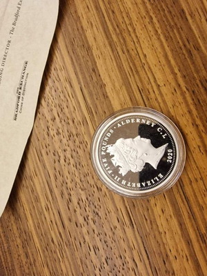 Alderney 5 Pounds 2020 coin like new, silver plated copper