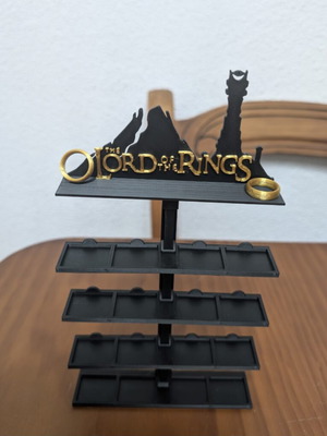 Lord of the Rings stand like new for 16 figures