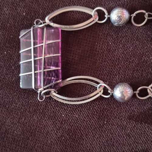 Necklace like new, very impressive design