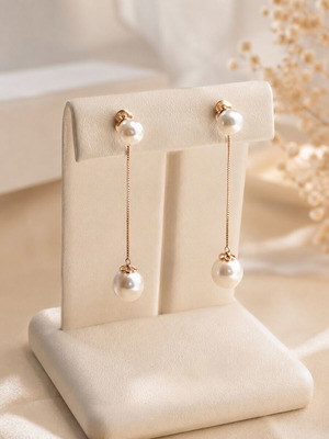 Gold and Pearl Drop Earrings like new, elegant feminine design