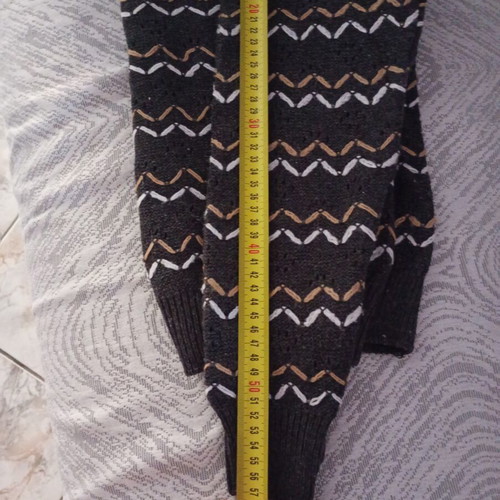 Knitted sweater size medium like new, multicolor