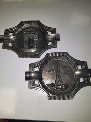Collectible ashtrays used, pack of 2, tin