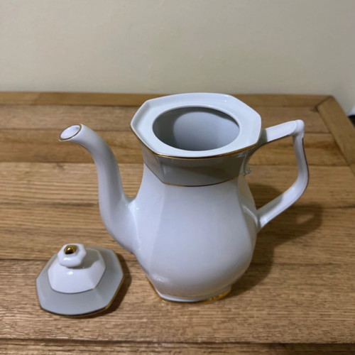 Porcelain teapot like new, collectible piece from Bavarian Germany