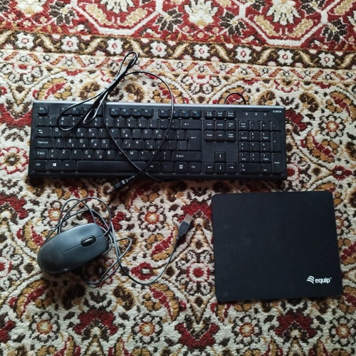 Keyboard mouse and mouse pad set like new