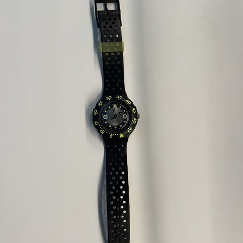 Swatch Scuba 200 Shamu wristwatch used, black dial with yellow details