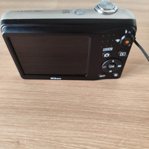 Nikon COOLPIX A10 digital camera like new with accessories