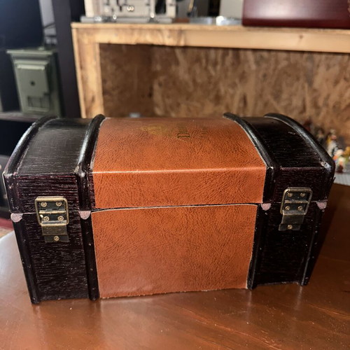Whiskey Dimple Premium Chest like new, wood and faux leather
