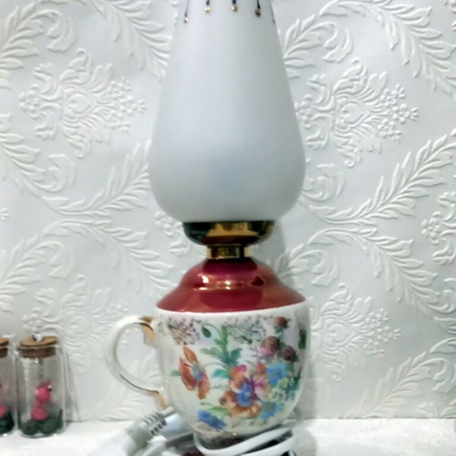 Electric ceramic vintage lamp used with floral decoration