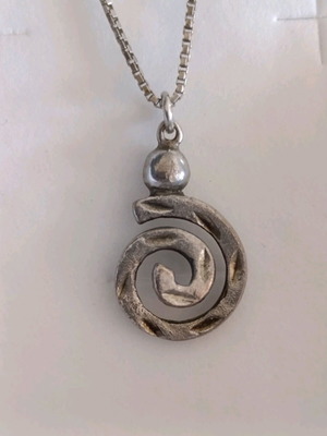 Silver 925 pendant like new, elegant modern design