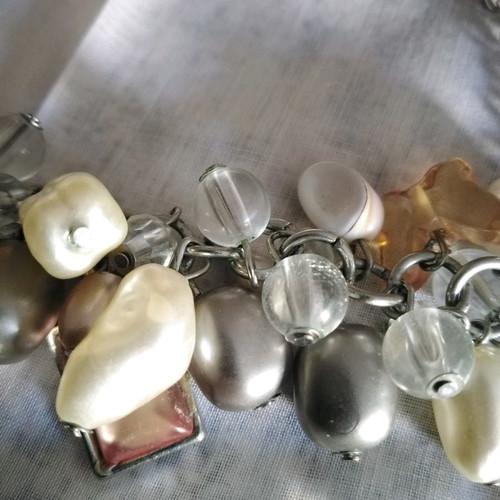 Necklace with earrings used in nude shades