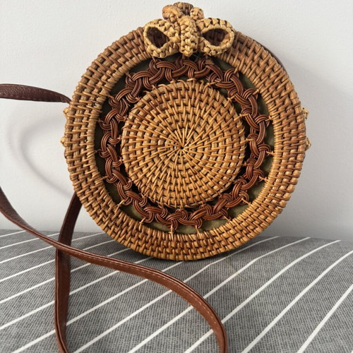 Boho round rattan crossbody bag like new, brown