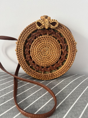 Boho round rattan crossbody bag like new, brown