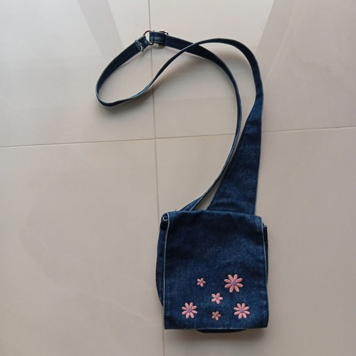Denim crossbody bag with embroidered flowers used, blue