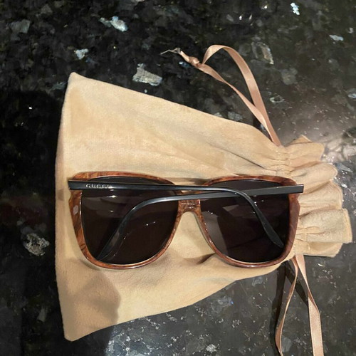 Gucci oversized sunglasses used, black with brown interior
