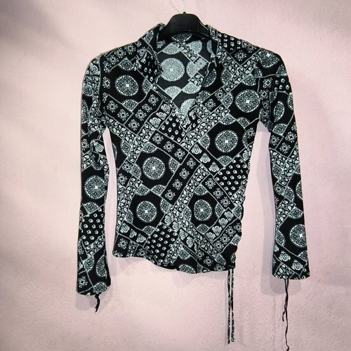 Y2K top with bell sleeves and side ruching like new