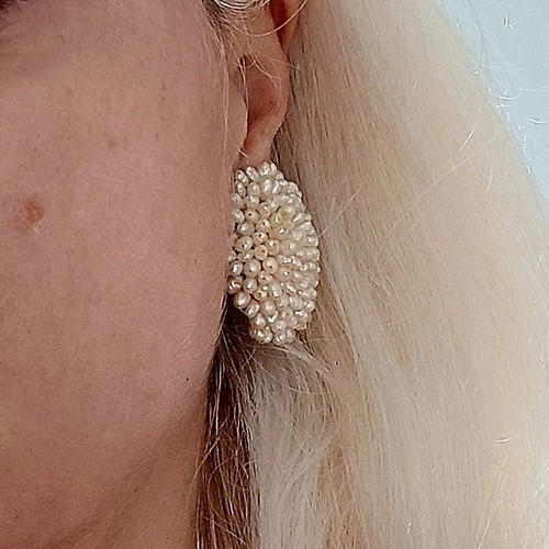 Vintage earrings with small freshwater pearls, like new
