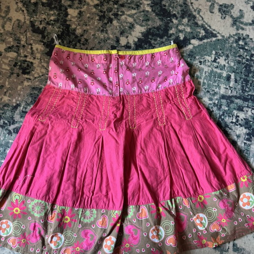 Skirt pink with floral and heart details like new, size M