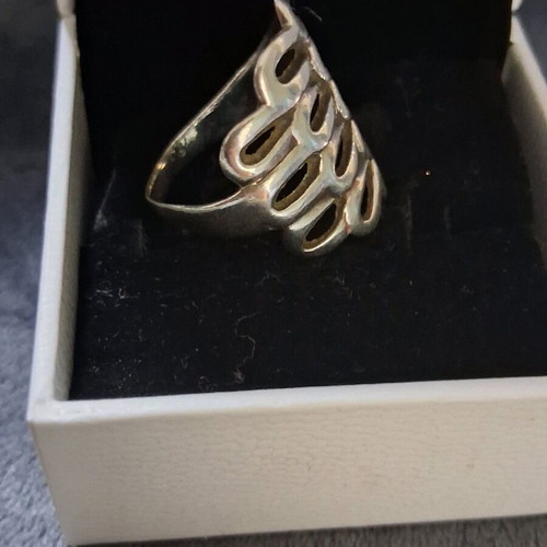 Silver ring 925, like new, unique and elegant