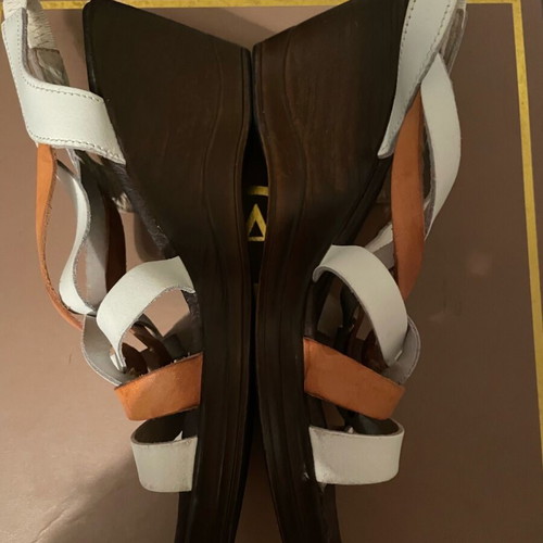 Leather sandals used no.37 white and orange