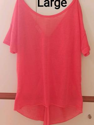 Coral blouse new with beautiful back, size L