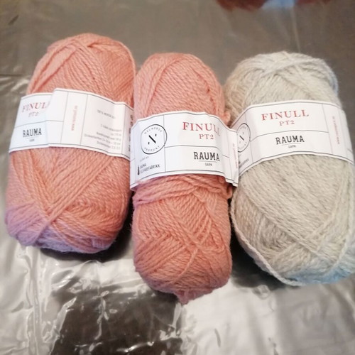 Rauma Pt2 wool yarns new, pack of 37, lightweight and warm