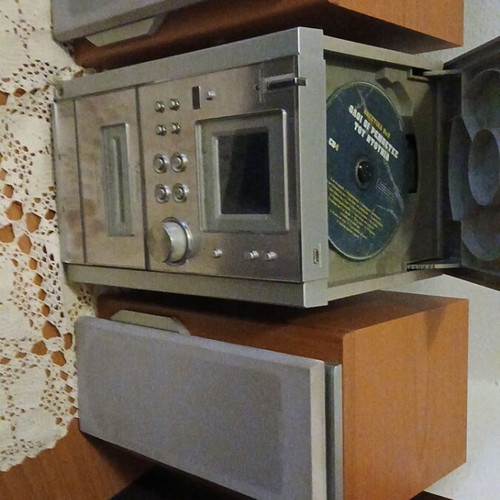 Vintage mini stereo 1982 like new, cassette, cd, radio