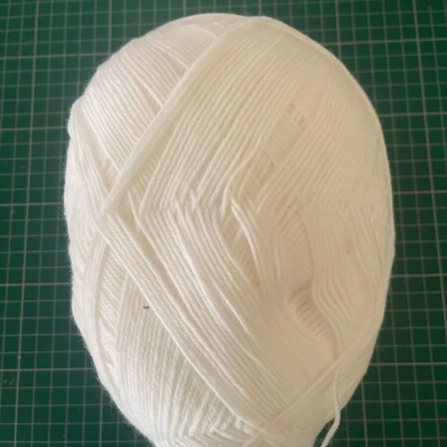 White yarn pack of 3 balls, like new, 500 gr total