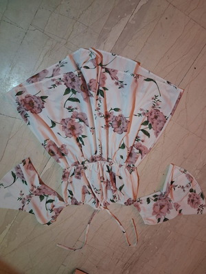 Ολόσωμη φόρμα M/L σαν καινούργια, άσπρη πολύχρωμη καλοκαιρινή