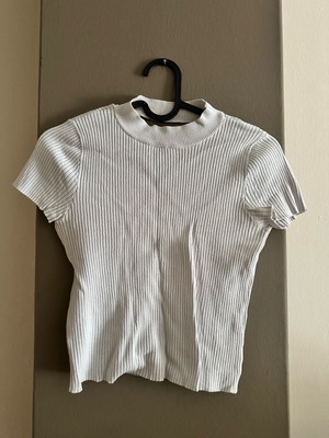 White short-sleeve blouse like new, size XS